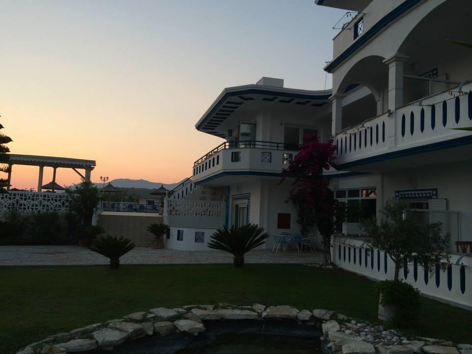 الشقق الفندقية أموديافي  Gogas Palace المظهر الخارجي الصورة